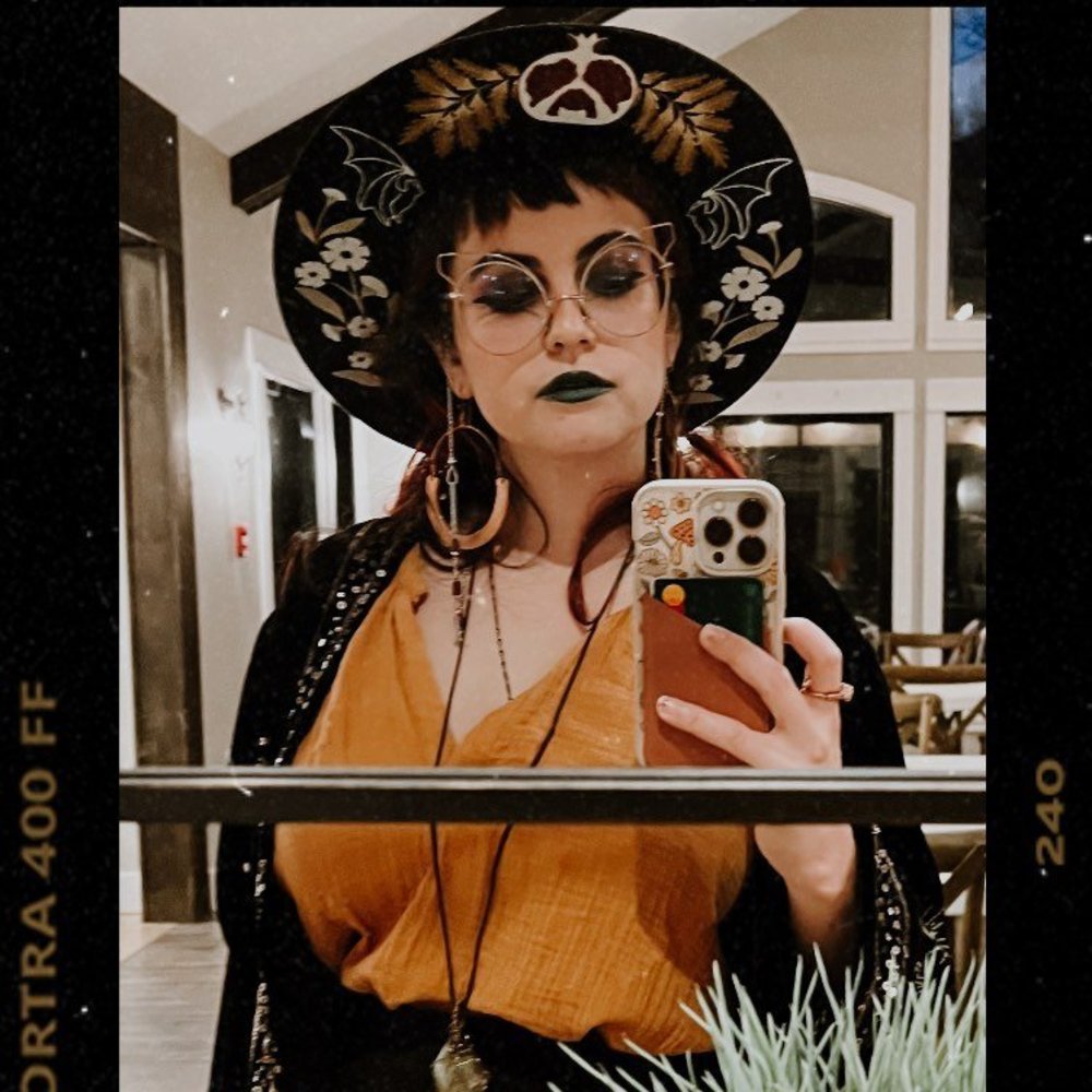 Meet your Posher, Scarlet